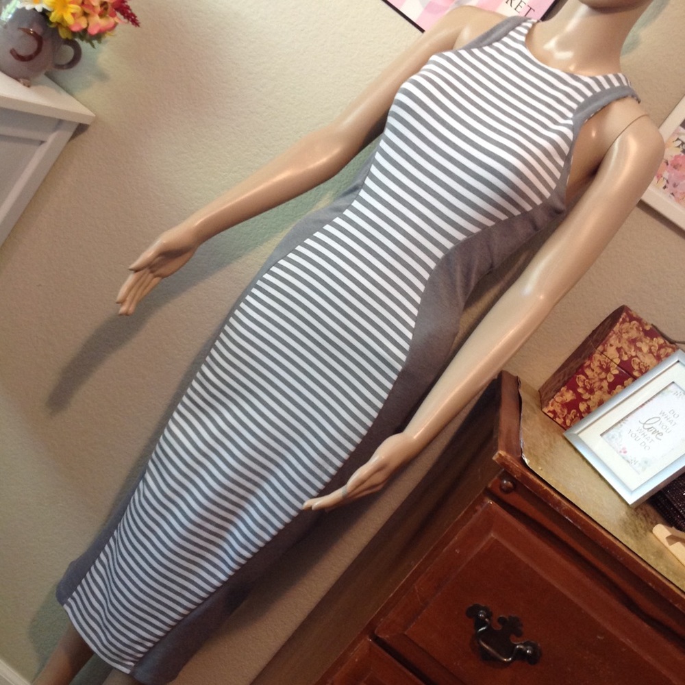 Gray and white full length dress Z029